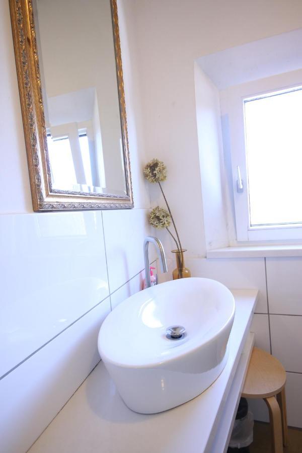 Moderne Studio Apartments Und 4 Zimmer Wohnungen In Oberhausen, Ideal Fuer Geschaeftsreisende Und Monteure Exterior photo